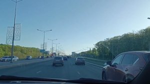 С хорошей музыкой по городу со мной....