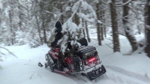 снегоход Sharmax 680 плывет по пухляку