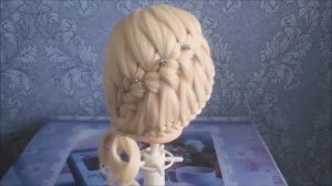 Прическа с плетением косы