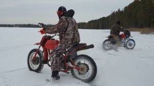 Самодельный кроссовый мотоцикл по первому снегу.