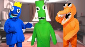 РАДУЖНЫЕ ДРУЗЬЯ из РОБЛОКС в реальной жизни попали к нам через портал