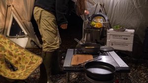 Роскошная одиночная палатка для кемпинга, уютная во время сильного дождя😊😊😊