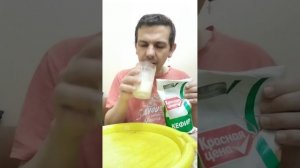 Мукбанг обжор ем кефир ещё раз Евгению Мартыненко привет