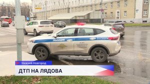 На площади Лядова около 15 часов столкнулись реанимобиль и BMW