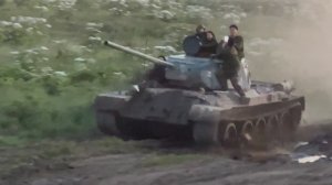 Т-34(44) катаем на танке на закате.