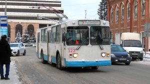 Троллейбус Екатеринбурга ЗиУ-682Г-012 [Г0А] борт. №323 маршрут №7 на ост. "Центральная гостиница"