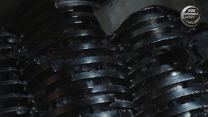 Работаем с шинами в Алтайском крае! Смотрим, как компания ECOK ROSHKA ALTAY измельчает покрышки.