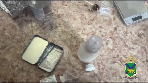 В Приморье житель Уссурийска стал фигурантом двух уголовных дел за хранение мефедрона и прекурсоров