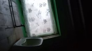 на площади с Каролиной,пришли в заброшенный туалет