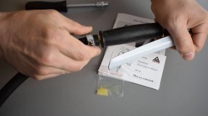 Крепление шланга к хоппер ковшу