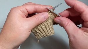 19 ряд. как закрыть петли спицами. реглан. рукав