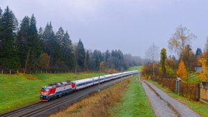 "Больше не двух сотка"ЭП20-016 в последние дни перед замедлением мчит по перегону Клин-Подсолнечное
