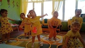 Танец (Группа № 2 _Пчелки_, воспитатель Трушова Г.М.)