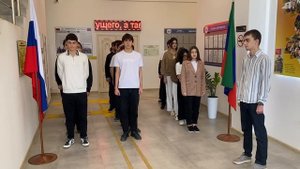 Утро с гимна Российской Федерации и Республики Дагестан