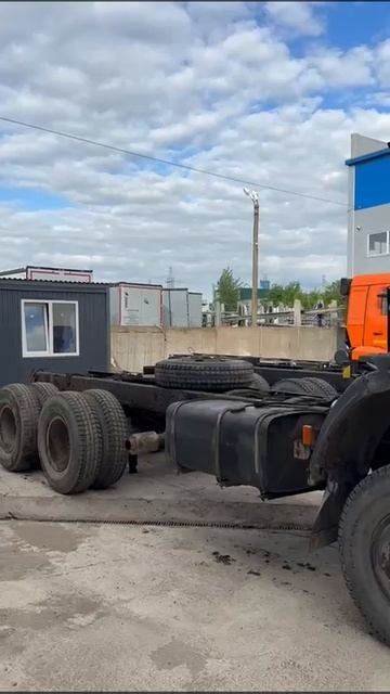 Демонтаж, ремонт и перестановка экскаватора планировщика на другое шасси... смотреть онлайн