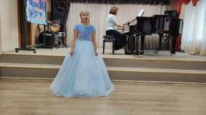 Генералова Вика р.н.п. "Пошла млада за водой"