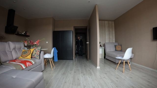 шагаю по комнате с озвучкой смотреть онлайн