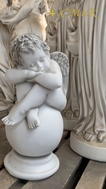 Ангел в саду — тишина, свет и вдохновение из бетона