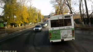 Ожидаешь от кого угодно,но не от троллейбуса