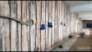 Обзор от сельского блогера. Выпуск второй.
Дизайнерская стена на пилораме.