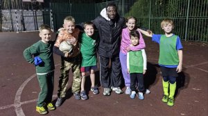 Лучезар с удовольствием играет в футбол