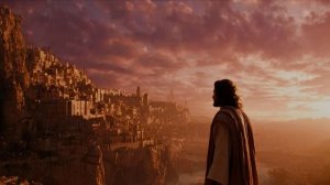 В сияющей глуби небес грустит Богоматерь