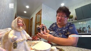 На юге края рукодельница мастерит игрушки из ваты