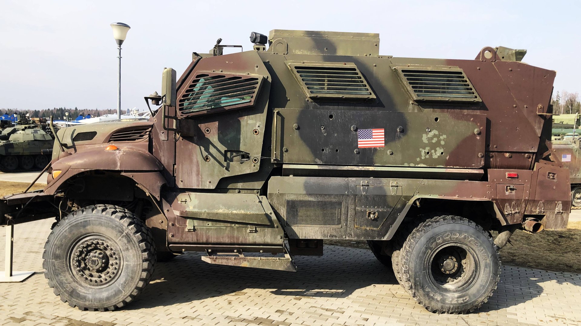 International MaxxPro смотреть онлайн