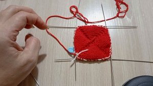 Ёлочная игрушка спицами