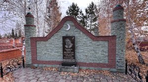 ИЛЬИНКА _ МОЛОДЫЕ ПАРНИ и ДЕВУШКИ ПОКОЯТСЯ НА ЭТОМ ЗИРАТ _КЛАДБИЩЕ.  КАЗАХСТАН пригород АСТАНЫ.