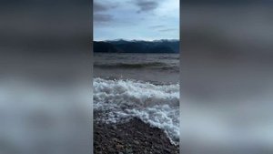 Осенний шторм на берегу Телецкого озера