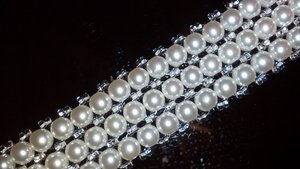 Красивый  простой браслет из бисера и бусин.  Мастер-класс