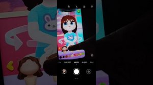 всем привет, привет, и я играю на мамином телефоне.