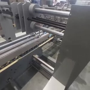 Работа фальцевально-склеивающей линии WH-1100 от компании WENHONG