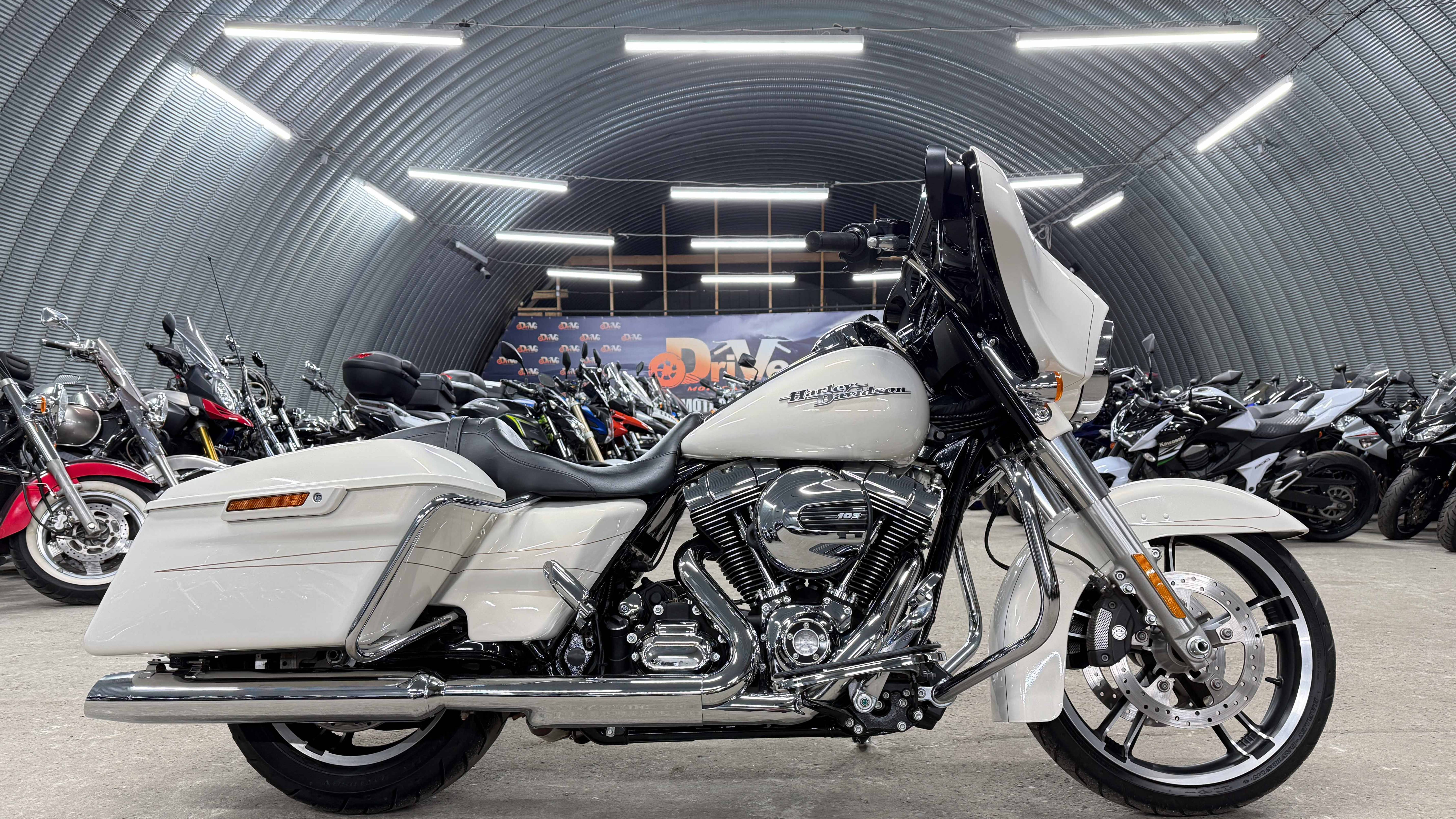 Обзор Harley-Davidson FLHX 1690 Street Glide |В НАЛИЧИИ| смотреть онлайн