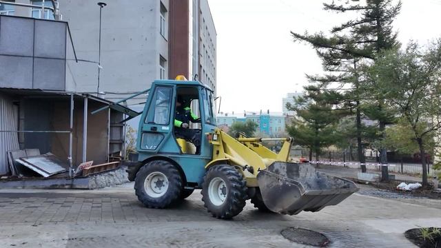 На улице Мордовцева во Владивостоке началось асфальтирование.