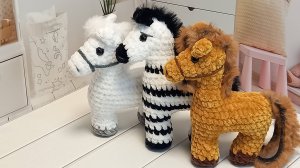 четыре лошадки ,одна пришла в гости 🐴🎄