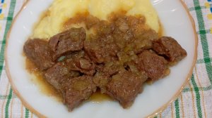 Самый вкусный ужин, это мясо по кремлевски. Попробуйте, не пожалеете.