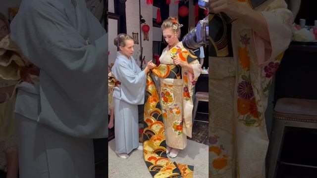 Шоу / мастер-куласс по кицуке (одевание в кимоно)