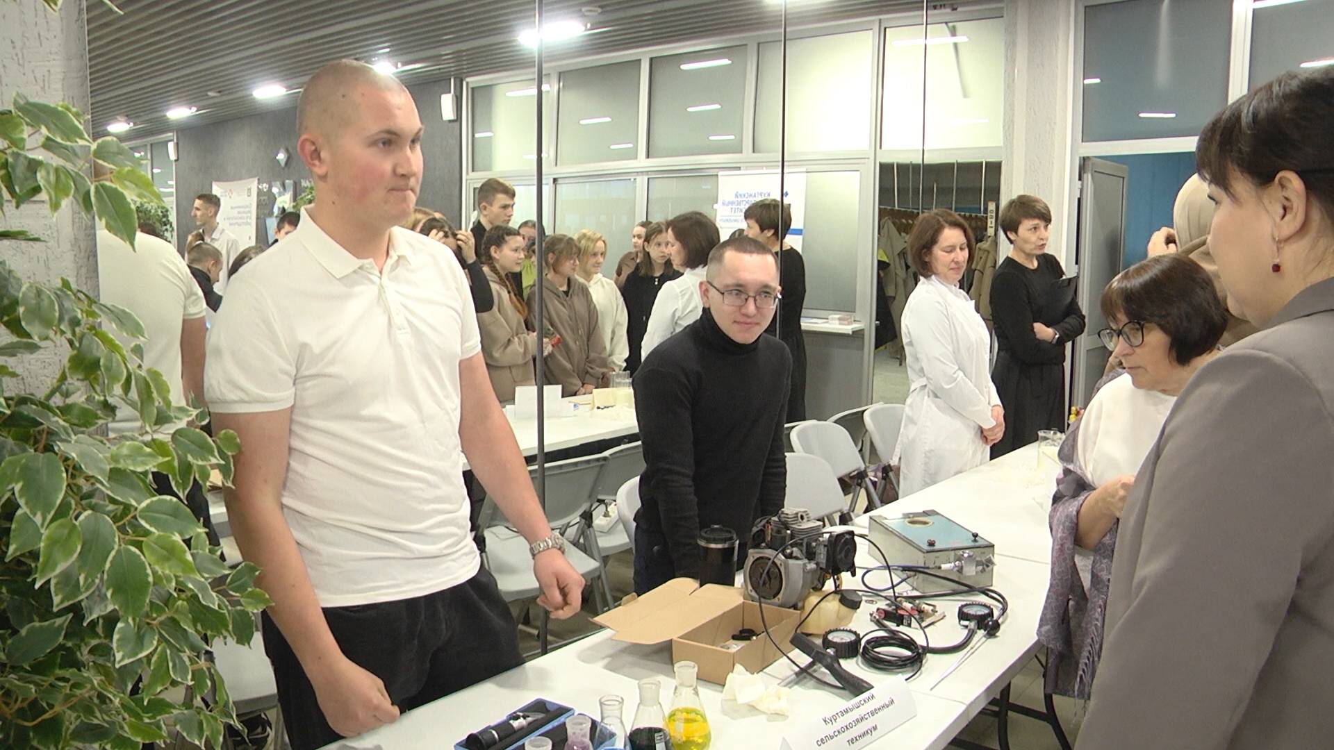 Больше 60 работодателей пригласили к себе курганцев на ярмарке вакансий смотреть онлайн