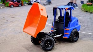 Видео для детей.Игрушечные тракторы работают.