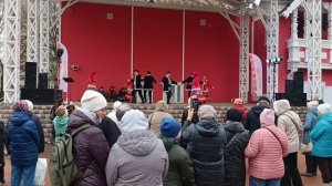 В Вологде  день " Вологодского масла" . Наварили 500 литров каши 👍😉