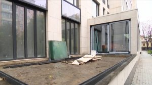 Дом в элитном московском ЖК трещит по швам из-за незаконной пристройки