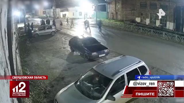 Обиженный уралец с бензопилой разогнал толпу у бара смотреть онлайн