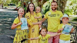 "Лучезарная семья" после исполнения Гимна и награждения на Семейном фестивале "7Я" в городе Сочи