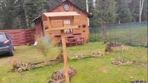 Кормушка для дачных птичек.