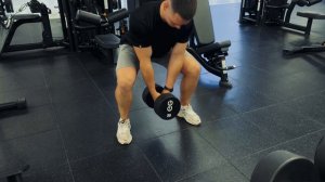 Присед с гантелью