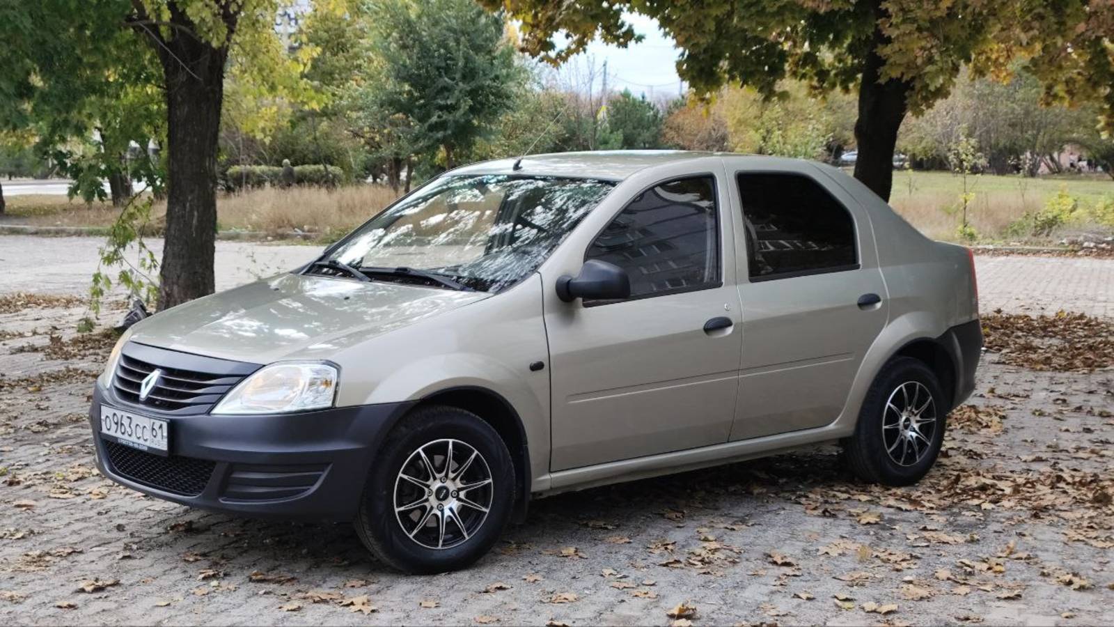 Renault Logan 1.4 MT 2010 Бежевый смотреть онлайн