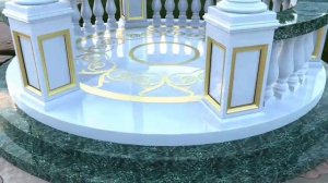 Беседка на могилу из мрамора Коелга и гранита Змеевик с крышей из нержавейкой с покрытием нитрид ти