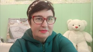 Пришлось делать Укол с утра.Надо меня ругать,иногда .Готовлю салат.
